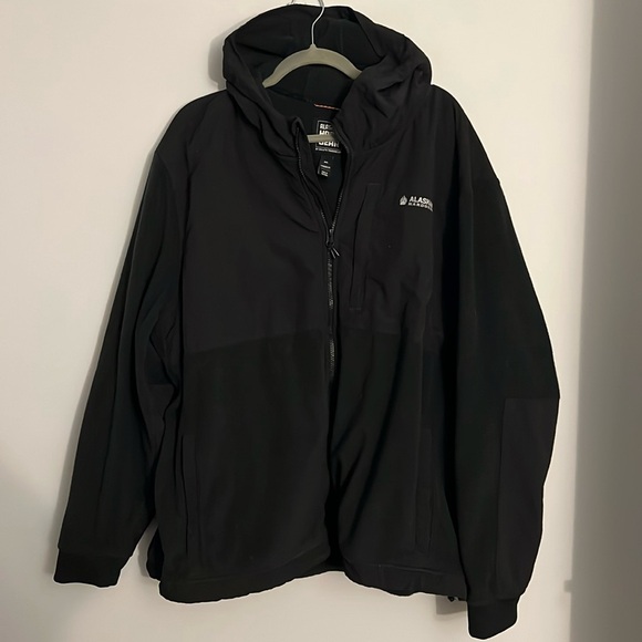 Men’s Coat - Picture 1 of 3
